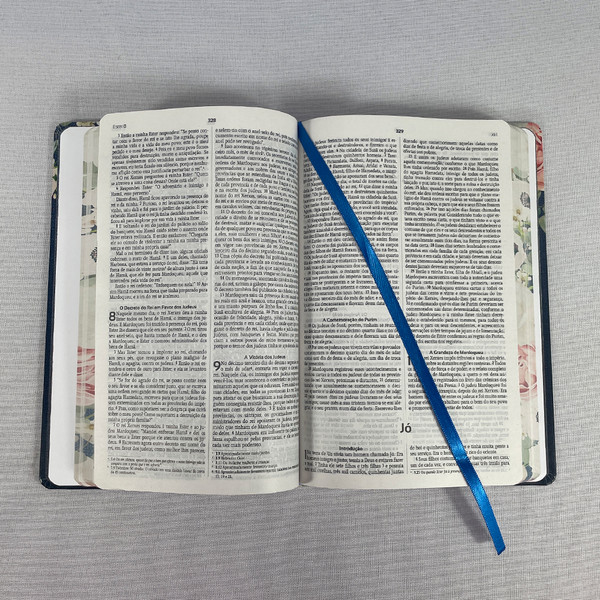 Foto Bíblia Sagrada NVI | Flor Jeans