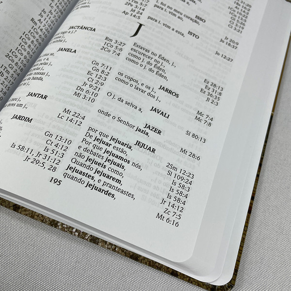 Foto Kit Dicionário Bíblico Ilustrado e Concordância Crescer