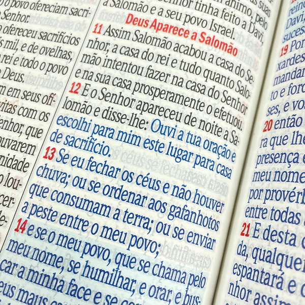 Foto Bíblia ARC Letra Jumbo | Textos Coloridos com Harpa | Jardim Vermelho