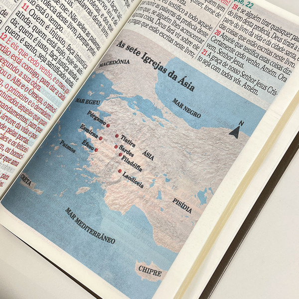 Foto Bíblia ARC Letra Jumbo | Textos Coloridos com Harpa | Cruz Marrom