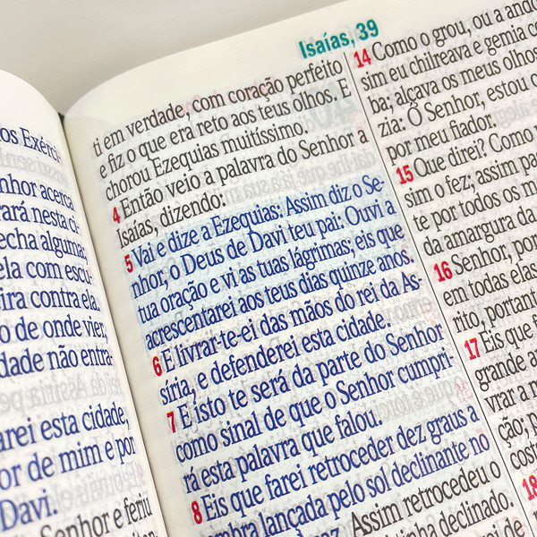 Foto Bíblia ARC Letra Jumbo | Textos Coloridos com Harpa | Cruz Marrom