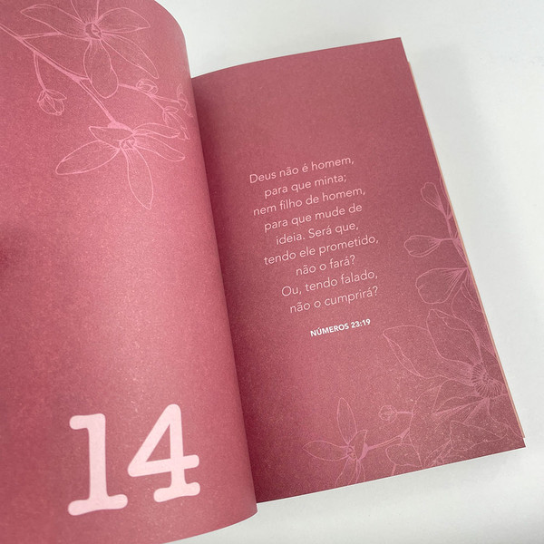 Foto Louvores Eternos - Mara Lima | 52 Devocionais