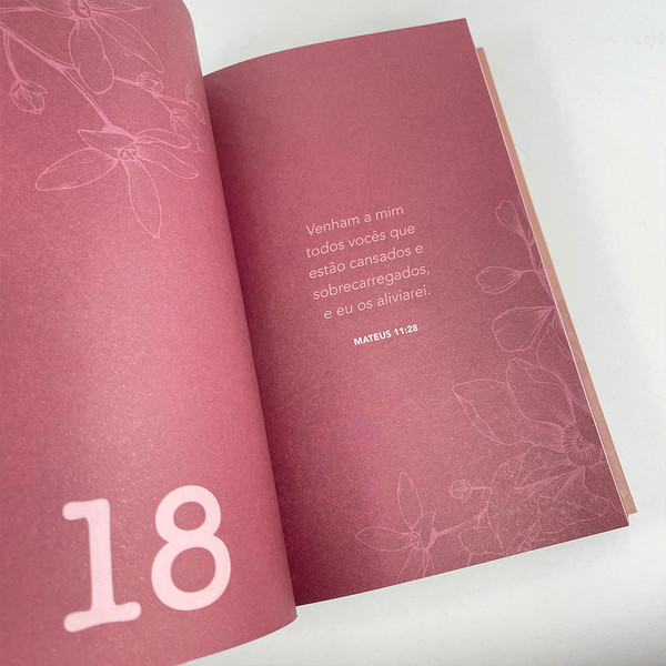 Foto Louvores Eternos - Mara Lima | 52 Devocionais