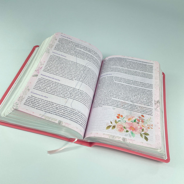 Foto A Bíblia da Pregadora Fiel | ARC | Textos Coloridos | Capa Rosa