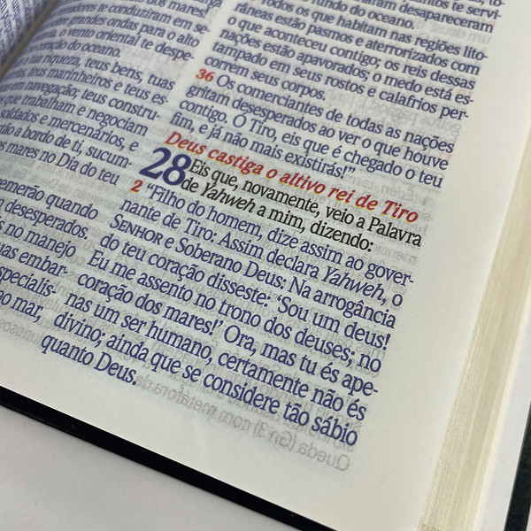 Foto Bíblia de Estudo King James Atualizada- Textos Coloridos | Preta