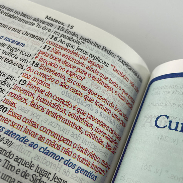 Foto Bíblia de Estudo KJA | Textos Coloridos | Curas e Milagres Capa Luxo - Preta