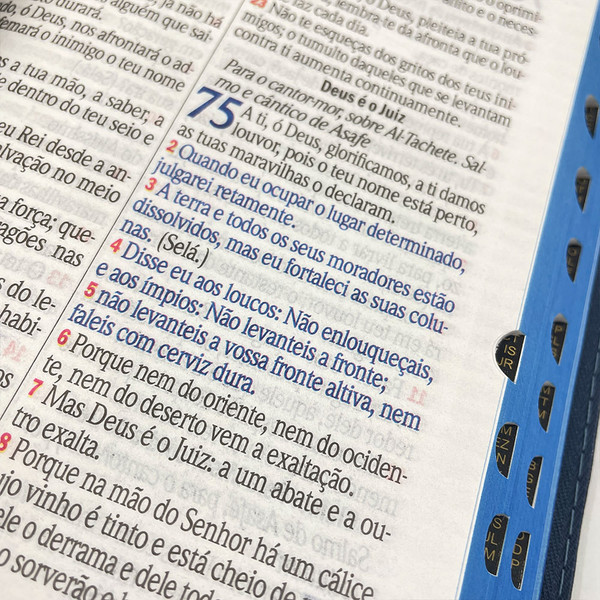 Foto Bíblia Sagrada Letra Hipergigante RC Harpa E Corinhos Capa Zíper Azul