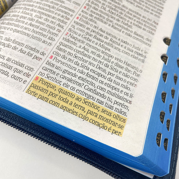 Foto Bíblia Sagrada Letra Hipergigante RC Harpa E Corinhos Capa Zíper Azul