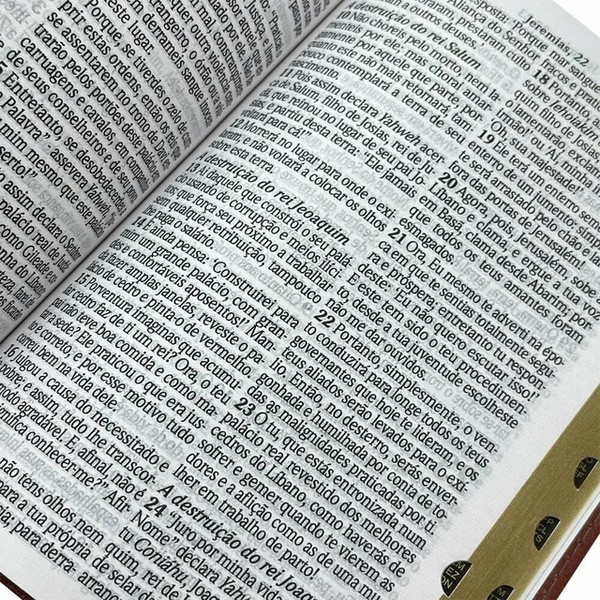 Foto Bíblia KJA 400 Anos - Letra Hipergigante - Capa Luxo Marrom