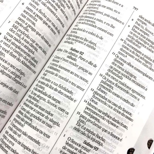 Foto Bíblia Sagrada NVI Letra Hipergigante Média Luxo Azul