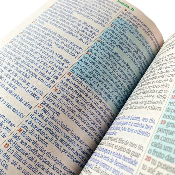 Foto Bíblia ARC Letra Hipergigante Com Textos Coloridos, Harpa E Corinhos - Capa Luxo Preta