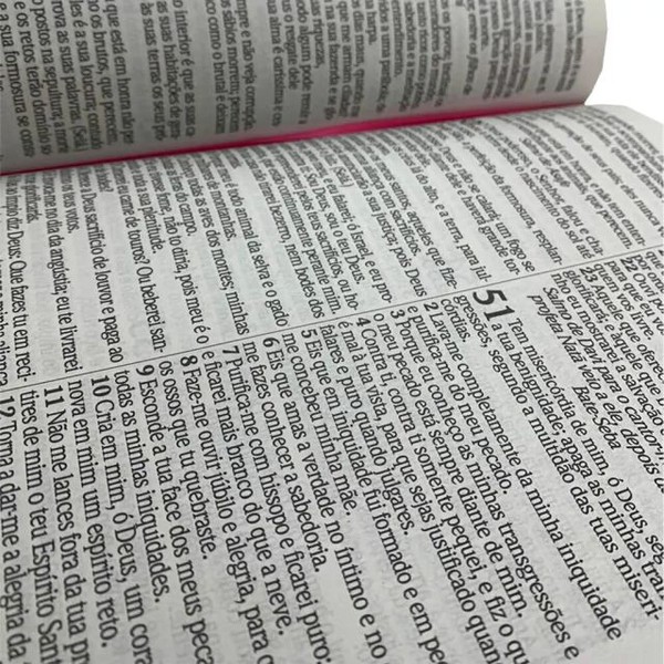 Foto Bíblia ARC Letra Jumbo Com Harpa Avivada e Corinhos - Capa Vermelha