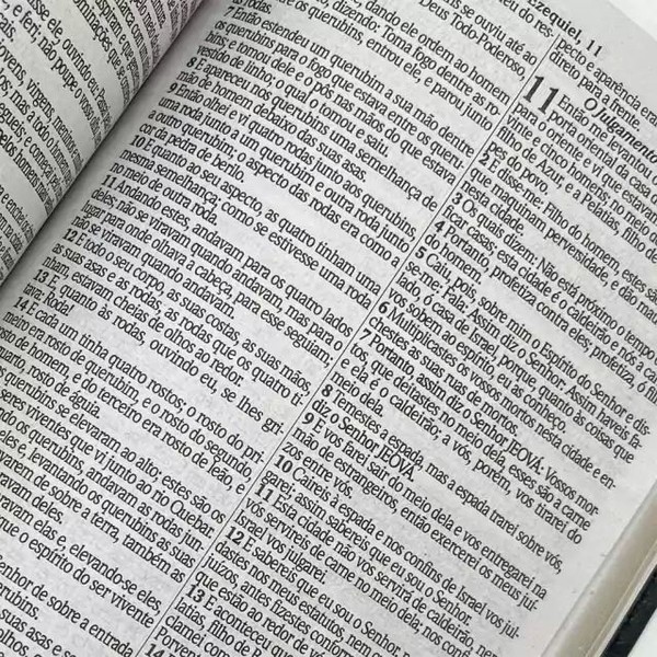 Foto Bíblia RC Letra Gigante Harpa E Corinhos - Capa Luxo Preta