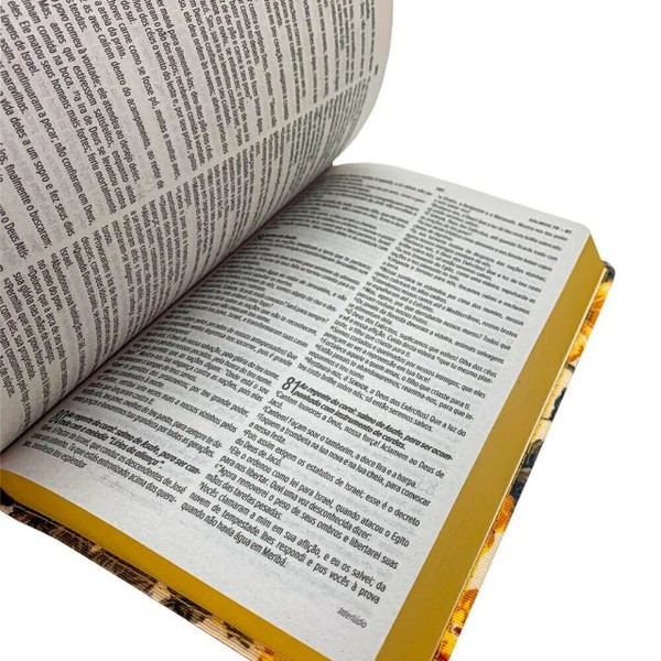 Foto Bíblia Sagrada NVT Plena Primavera Duotone - Capa Luxo Tecido Amarela