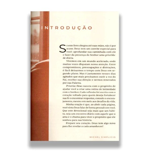 Foto Devocional Priorize Deus - Michel Simplício - Capa Marrom