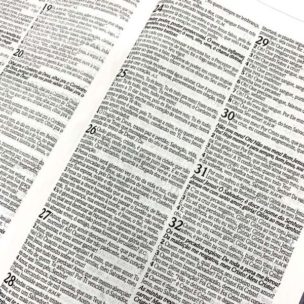 Foto Bíblia Sagrada RC Harpa Avivada e Corinhos - Média | Capa dura Flores