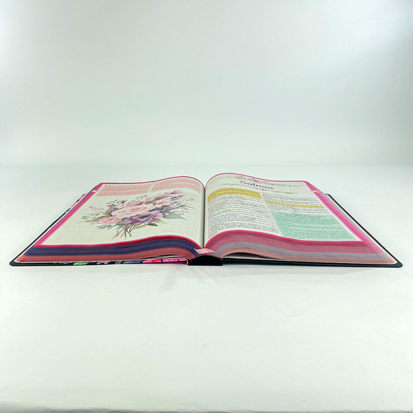 Foto Bíblia de Estudo para o Cotiano da Mulher | NVA | Capa Dura Preta Floral