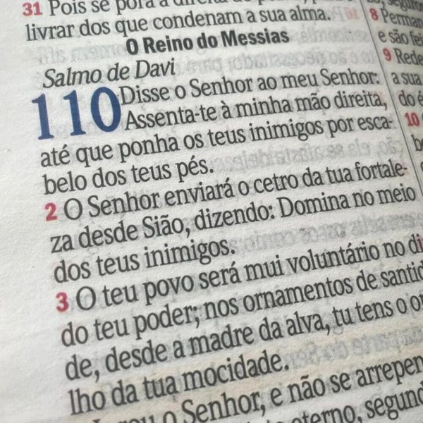 Foto Bíblia RC Letra Hipergigante Com Textos Coloridos e Harpa E Corinhos | Capa Luxo Bordô Com Zíper