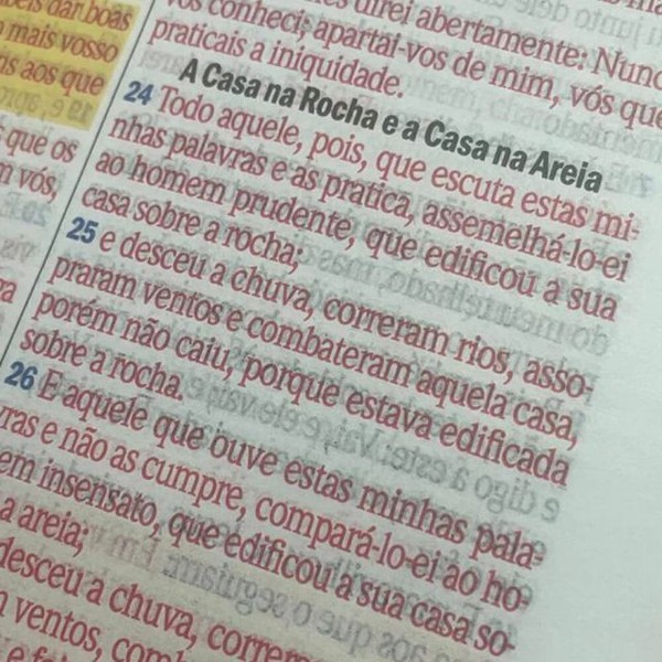Foto Bíblia RC Letra Hipergigante | Textos Coloridos e Harpa E Corinhos | Capa Luxo Marrom Escuro