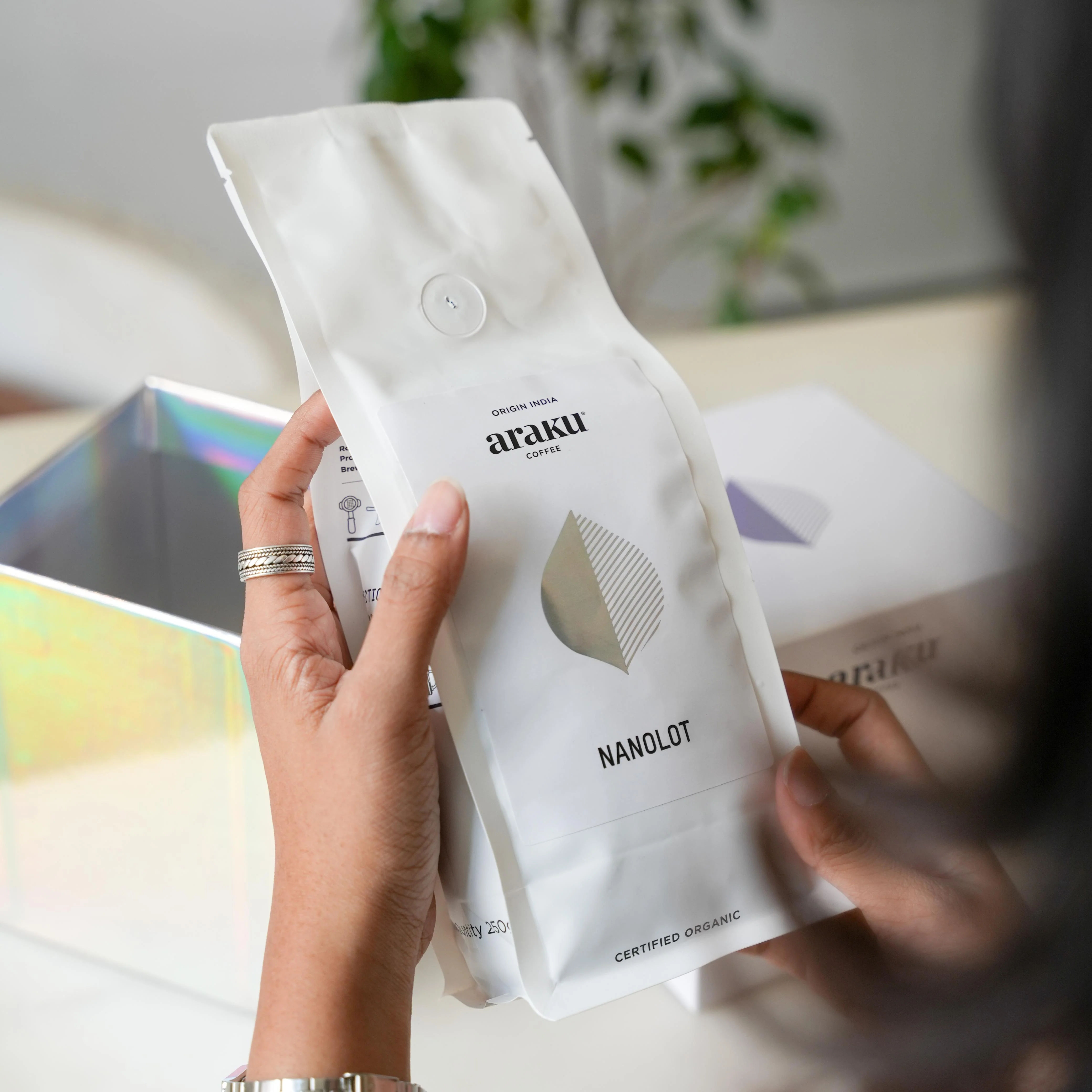 NANOLOT : Cocoa Nibs & Spices, Washed Process - Image 4