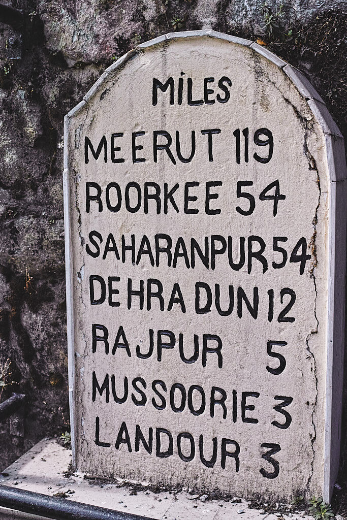 An old milestone from the British era in Barlowganj