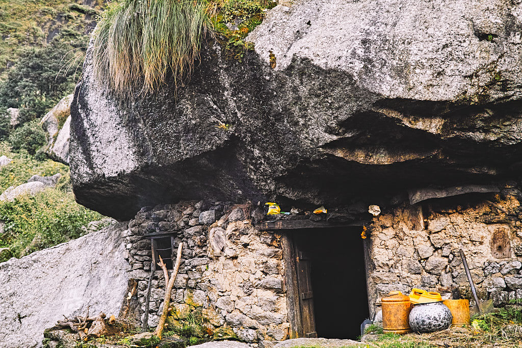 Tea shop under the boulder from Utrala to Bakluddu trek diary