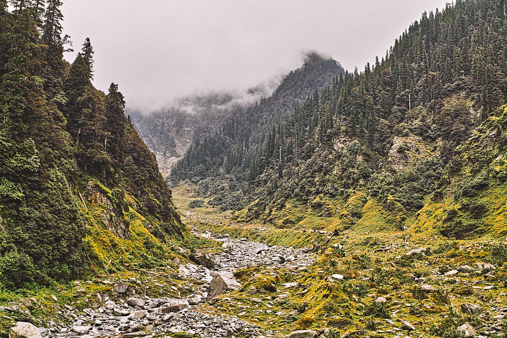 Covered in deep mist, should I climb Jalsu Pass?