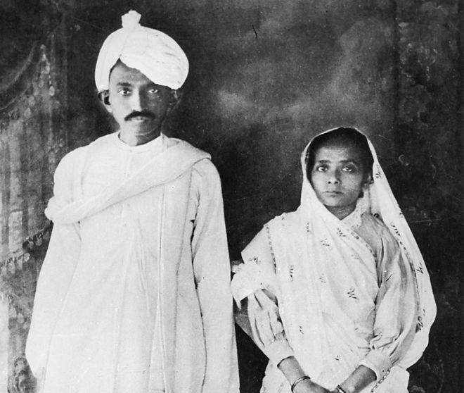 Gandhiji and his wife Kasturbha Gandhi 