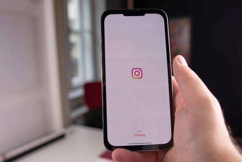 3 Cara Repost Instagram Story Orang Lain Cepat & Mudah