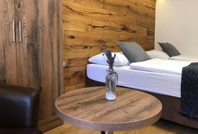 Hotel DVŮR PECÍNOV