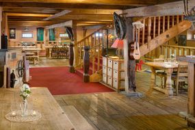 Hotel DVŮR PECÍNOV