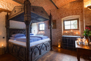 Winter or summer in the harsh Middle Ages (1 night)