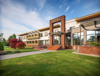 Hotel THERMALPARK Dunajská Streda: thermal stay in Slovakia, where you have swimming pools, saunas and wellness just a few steps from your room