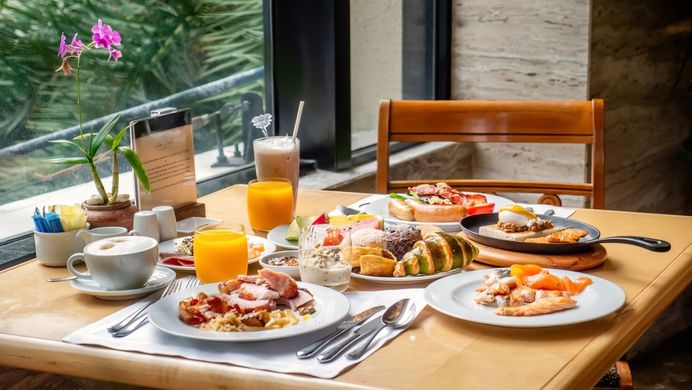 Accommodation at the castle with breakfast (1 night)