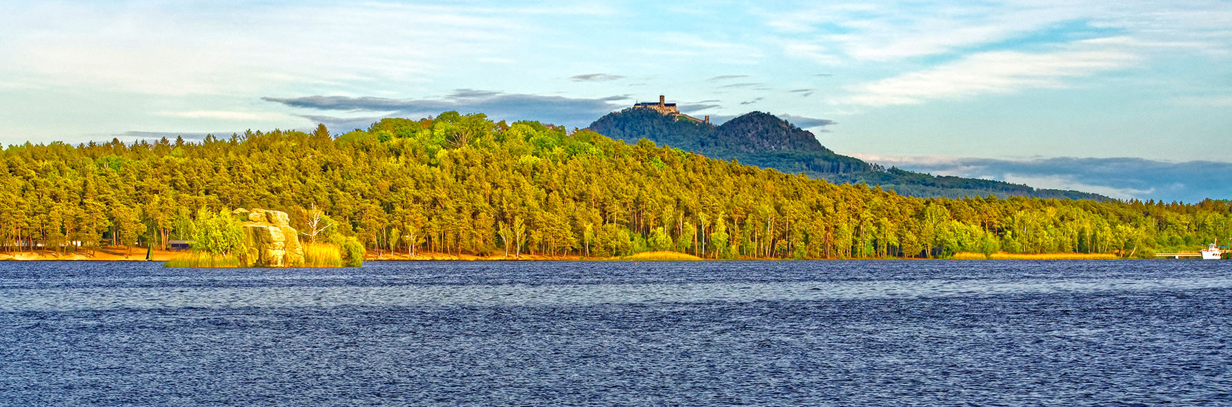 Letní pobyt v hotelu na břehu Máchova jezera