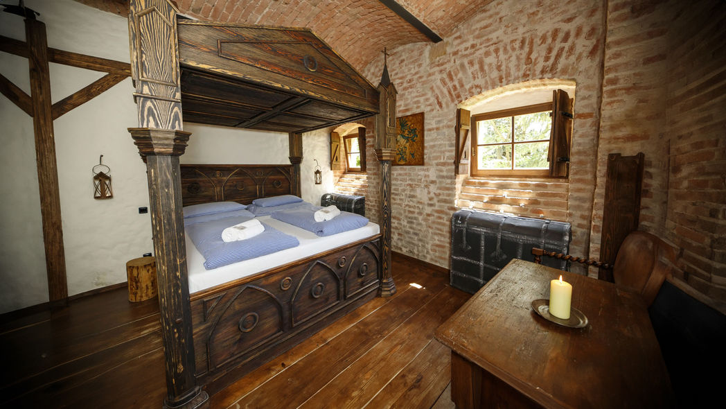 Noc plná zážitků, to vás čeká ve Středověkém hotelu v Dětenicích