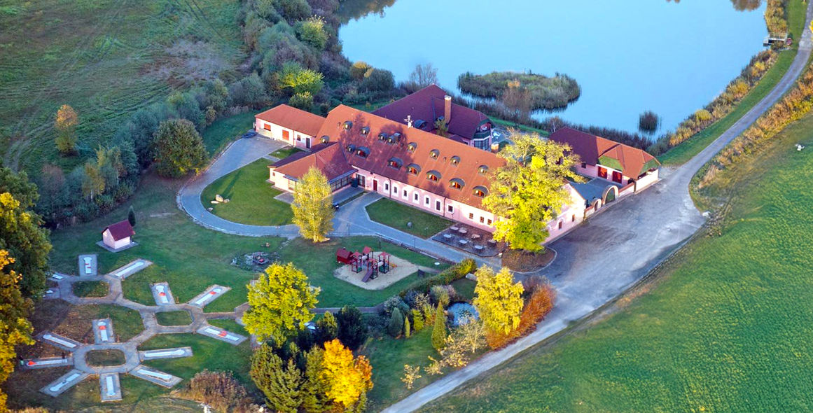 Unterkunft Hotel Frankův Dvůr: Familien-Wellnessaufenthalt in der Nähe von Jindřichův Hradec