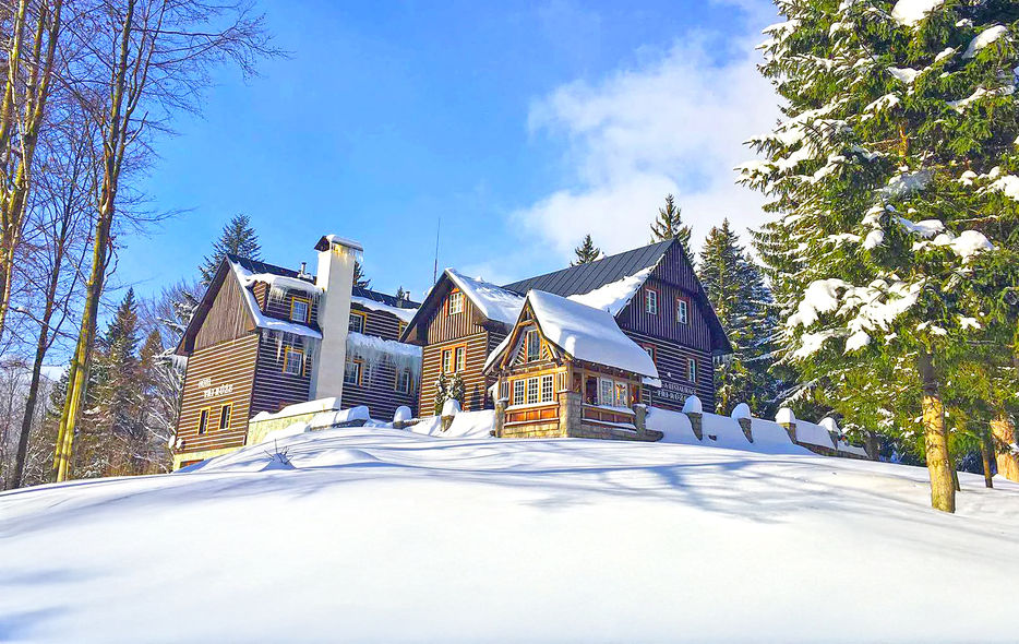 Stay in Špindlerův Mlýn at the Hotel Tři růže: breakfast or half board, sauna, swimming pool and discount on massages