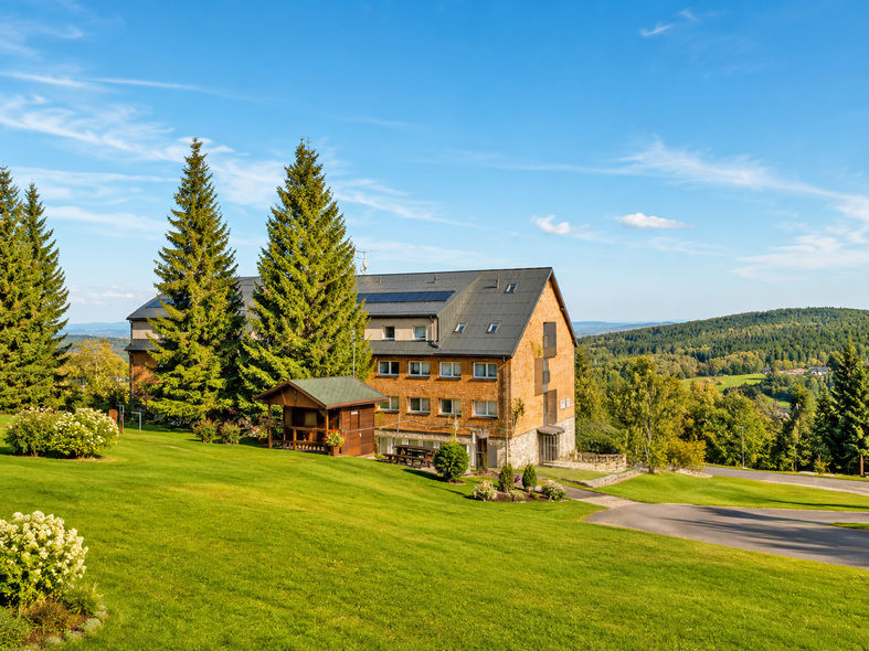 Hotel Churáňov Zadov: Sommerurlaub im Böhmerwald mit Aussicht, Wandern, Radfahren und Wellness