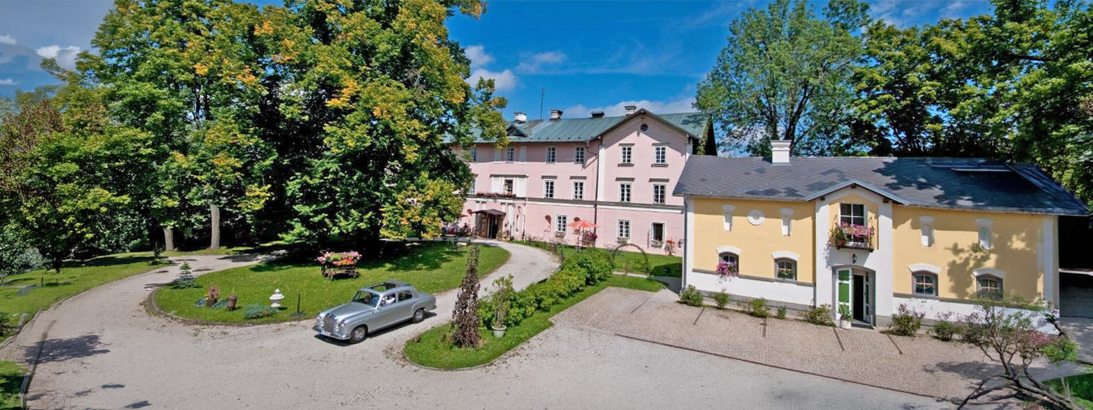 Zámecký hotel Zdíkov: letní pobyt na Šumavě, kde se historie potkává s přírodou a wellness