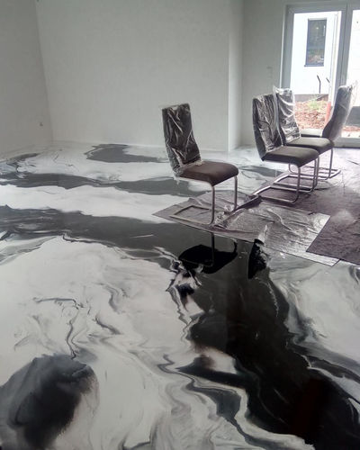 Neuer Epoxidharzboden im Büro