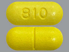 Esto es un Tableta amarillo oblongo imprimido con 810 en la parte delantera, nada en la parte posterior, y es fabricado por ANDAPHARM, LLC.
