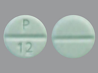 Esto es un Tableta imprimido con P  12 en la parte delantera, nada en la parte posterior, y es fabricado por None.