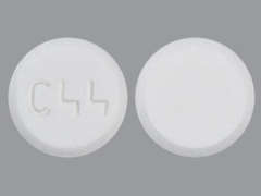 Esto es un Tableta blanco redondo imprimido con C44 en la parte delantera, nada en la parte posterior, y es fabricado por MODAVAR PHARMAC.