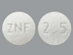 Esto es un Tableta blanco redondo imprimido con 2.5 en la parte delantera, ZNF en la parte posterior, y es fabricado por INGENUS PHARMAC.