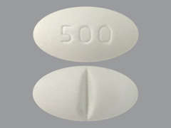 Esto es un Tableta blanco elíptico imprimido con 500 en la parte delantera, nada en la parte posterior, y es fabricado por STRIDES PHARMA.