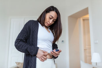 Woman using insulin pen