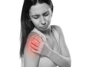 A woman having nerve pain in her shoulder