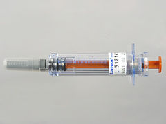 Esto es un Jeringa incoloro imprimido con nada en la parte delantera, nada en la parte posterior, y es fabricado por SANOFI-AVENTIS.