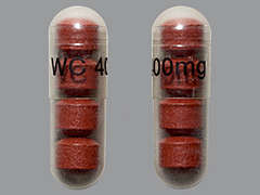 Esto es un Cápsula transparente oblongo imprimido con WC 400mg en la parte delantera, nada en la parte posterior, y es fabricado por GREENSTONE/MYLA.